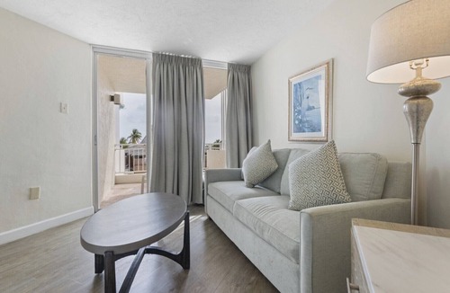 Lower Matecumbe Beach Condo | Barefoot Bliss: Ground Floor Condo with Den & Dual Balconies