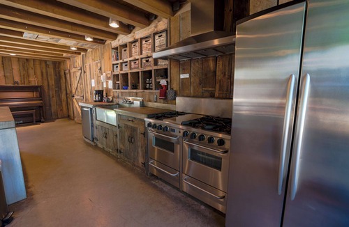 Escanaba House | Barn-style home with indoor pool and sauna on Little Bay de Noc