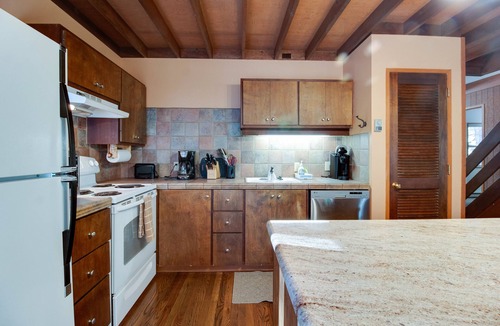 Black Butte Ranch Cabin | Basecamp for endless adventure, perfect Black Butte location - Hot Tub!