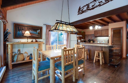 Black Butte Ranch Cabin | Basecamp for endless adventure, perfect Black Butte location - Hot Tub!