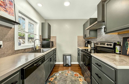 Grants Pass House | Basecamp GP Private Unit in Quiet Duplex