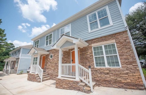 Southwestern House | Basic 4 bedrooms with 7 beds 15 min from downtown sleeps 9 for Work crews and Large groups