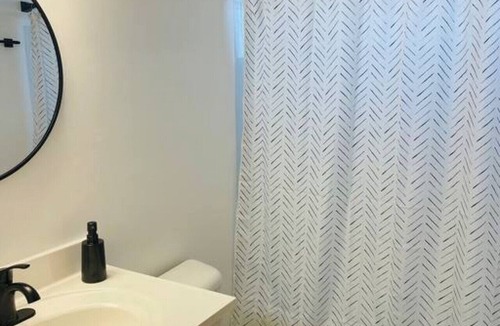 Appleton Apartment | Bay Street Unit 3 · Charming & Cozy APT-Free Parking