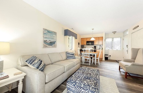 Acme Condo | 🏖️ Bayfront Shores Condo | Private Beach Sunset Views ➠ 5682