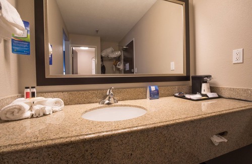 Romulus Hotel | Baymont by Wyndham Detroit Airport/Romulus