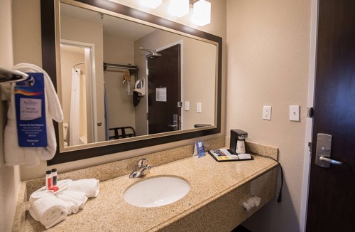 Romulus Hotel | Baymont by Wyndham Detroit Airport/Romulus