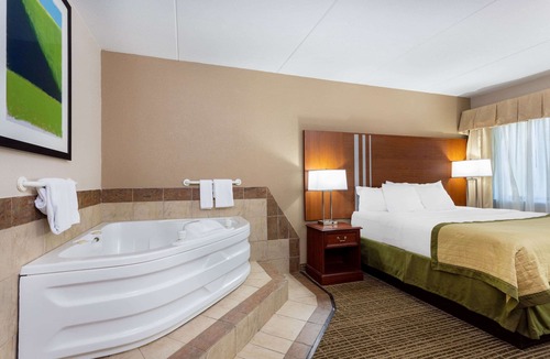 Elkhart Hotel | Baymont by Wyndham Elkhart