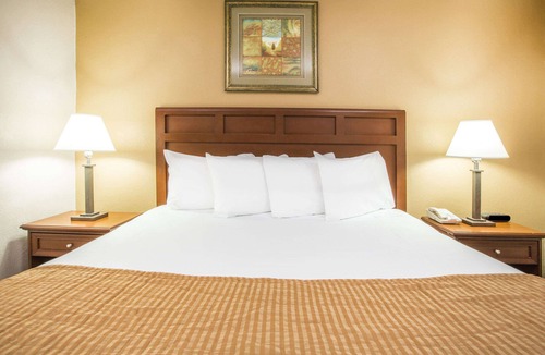 Mobile Hotel | Baymont by Wyndham Mobile/I-65