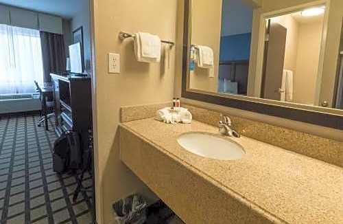 Romulus Hotel | Baymont by Wyndham Detroit Airport/Romulus