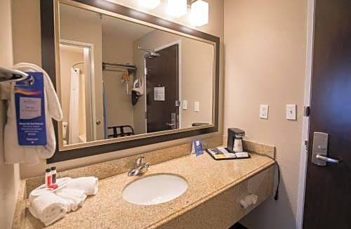 Romulus Hotel | Baymont by Wyndham Detroit Airport/Romulus