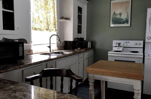 Westwego Cottage | Bayou Dreams Cottage