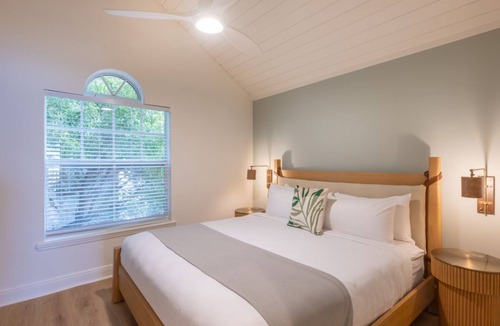 Islamorada Hotel | Bayside Tranquility: 3 Relaxing Villa w/Spacious Living Area & Kitchen