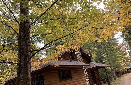 Hazelhurst Cabin | Bayview, 2 bdr with fireplace at Black's Cliff Resort