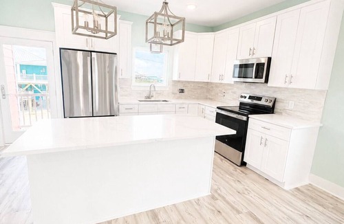Grand Isle Condo | Baywinds condo #9: Spacious 4BR waterfront retreat in Grand Isle, LA. - Coastal Realty Group