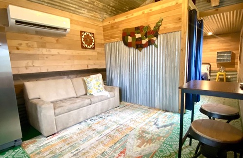 Lockhart House | BBQ, Music & Tiny Home Charm – Clover Casita