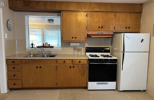 Caseville Cottage | Beach Access - 2-bedroom cottage in beautiful Oak Pointe, Caseville