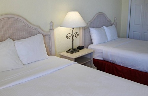 Bostroms Resort | Beach Adventure! 3 Spacious Units, Kitchen, Beachfront, Pool, Surfing