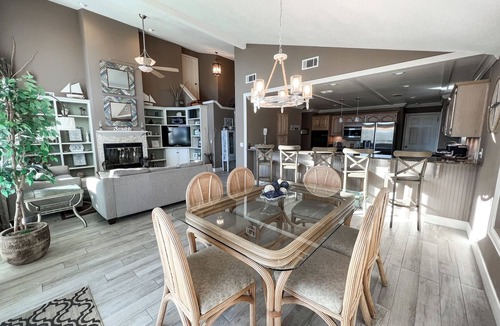 Holiday Isle Villa | BEACH BOATING PARADISE-Heated Pool,2 King Suites,90ft Dock,Game Room,Bikes,5Star