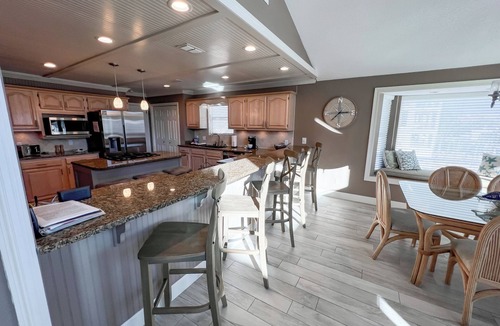 Holiday Isle Villa | BEACH BOATING PARADISE-Heated Pool,2 King Suites,90ft Dock,Game Room,Bikes,5Star