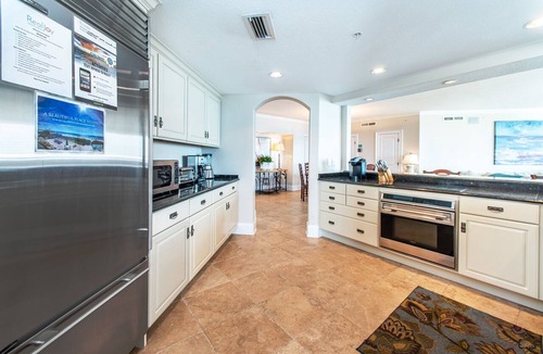 Holiday Isle Condo | 🌊Beach Front Pool~Walk2Beach and Jetties~Gulf & Harbor Views~3BR East Pass 605