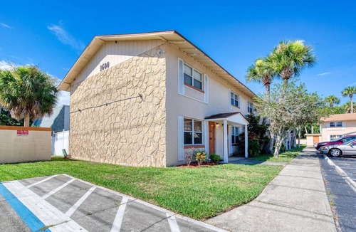 Palm Harbor Estates House | Beach Paradise- Cozy 2 bed 1/2 bath Townhouse