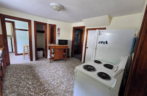 Westerly Cottage | Beach Pass Included. Sleeps 6- 7. Five beaches within 4-5 miles.