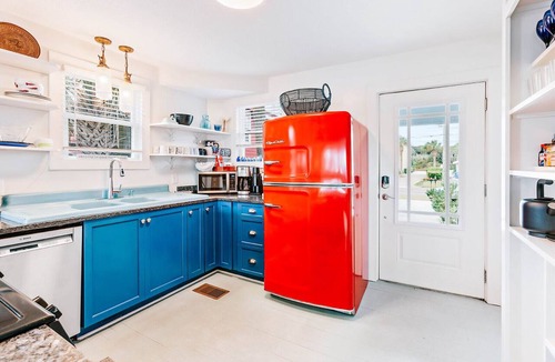 Ocean Cay House | Beach side - Walk to restaurants - Close to downtown