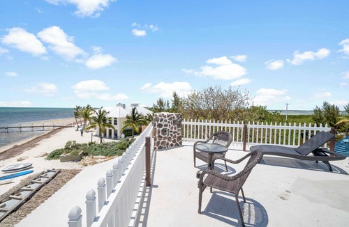 Long Beach Estates Apartment | Beach View Room Dormitory Room Barnacle Resort