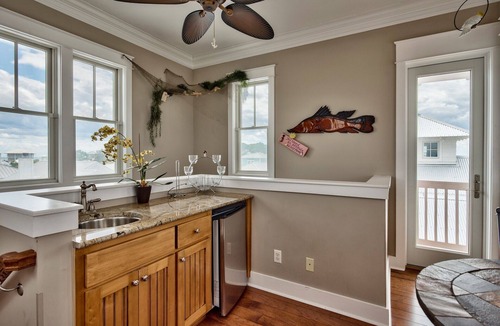Sunnyside House | 'BeachCastle' 2 Min Walk to Vast White Beaches or Heated Pool/Tennis/Pickleball