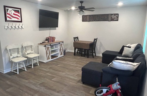 Foley House | Beaches, Theme Parks, Concert Venues, Athletic Events, and Shopping!