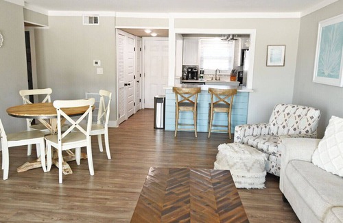 Holiday Isle Apartment | Beachfront 2 Bedroom Condo at Sandpiper Cove in Destin, FL – Unit 1147 Pet Friendly with FREE Beach Service!