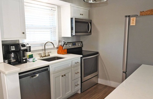 Holiday Isle Apartment | Beachfront 2 Bedroom Condo at Sandpiper Cove in Destin, FL – Unit 1147 Pet Friendly with FREE Beach Service!