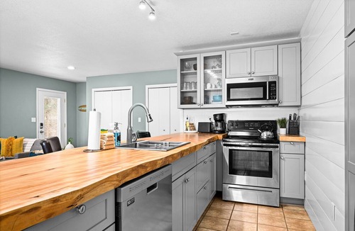 Park Point Apartment | Beachfront Apt with Hot Tub, Near Canal Park