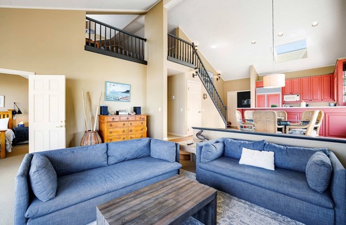 Lincoln Beach House | Beachfront Condo with Amazing Ocean View Fireplace Shared Pool and Tennis