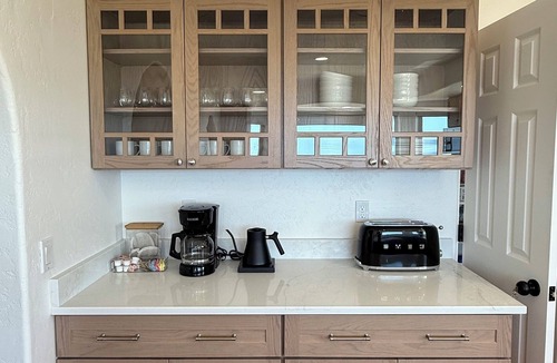Bandon House | Beachfront, deck, hot tub, sauna, dog-friendly, 2026 remodel