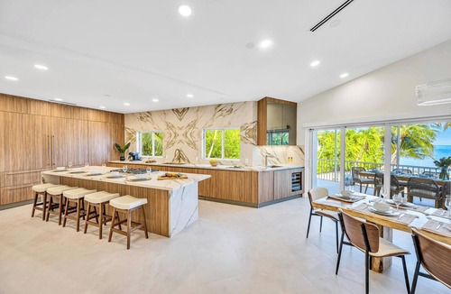Lower Matecumbe Key House | Beachfront Estate - Two Villas/Heated Pools/Docks/Dolphin & Mahi Key