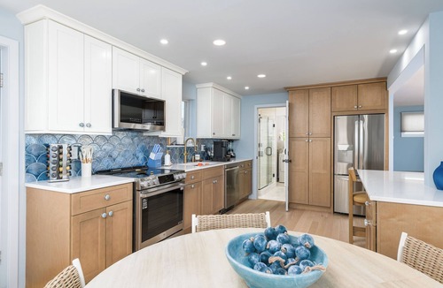 Clinton House | Beachfront home. Enjoyable the Blue Mermaid 3-bedroom house with AC in welc.