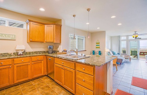 Moclips House | Beachfront Home w/Hot Tub | Sleeps 9 | Dogs OK