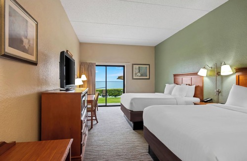 Houghton Lake Hotel | Beachfront Hotel