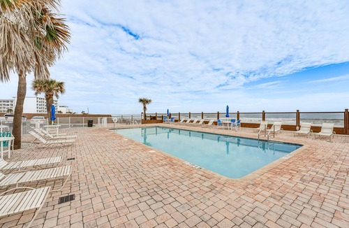 Bostwick Park Apartment | Beachfront Studio w/Community Indoor Pool!