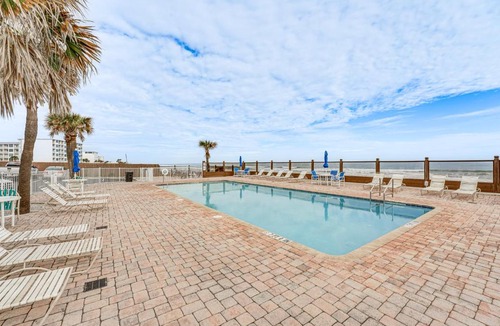 Bostwick Park Apartment | Beachfront Studio w/Community Indoor Pool!