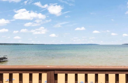 Traverse City Condo | Beachside 325 Waterfront Condo