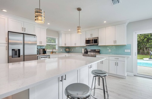 Golden Beach Estates House | Beachside Private Pool/Yard Kid&Pet Friendly. 3 min from the Beach