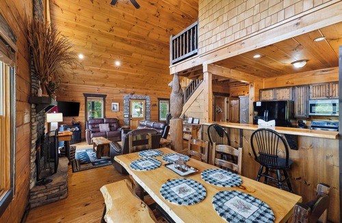Mineral Bluff Cabin | Bear View Cabin | Enchanting 5-Bedroom Mountain Cabin with Stunning Views