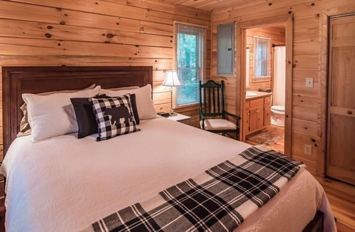 Cherry Log Cabin | Beary Irresistable - Hot tub & Prime Location!