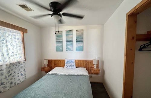 Oscoda Cabin | Beautiful lakefront Two Bedroom