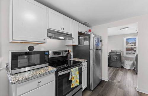 Wayne House | Beautiful 1-bedroom Modern Cozy Home in Downtown Wayne