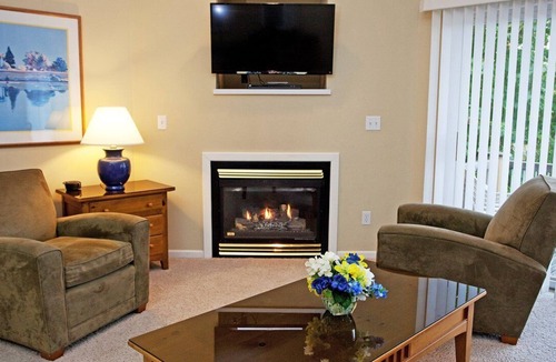 Bellaire Apartment | Beautiful 2 bedroom unit at resort, sleeps 6