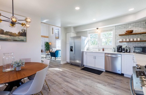 Salem House | Beautiful 4BR/3BA Farmhouse Escape W/Jacuzzi!