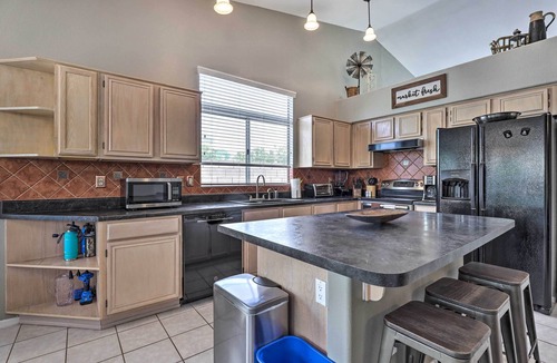 Mountain Crest Cottage | Beautiful Backyard: Comfortable Phoenix Getaway!